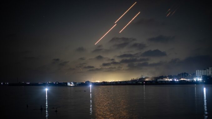 México evacúa a 18 nacionales de Irán a Azerbaiyán ante escalada del conflicto con Israel