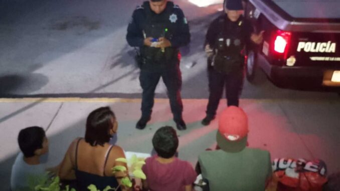Rescatan a familia migrante en el centro de la ciudad