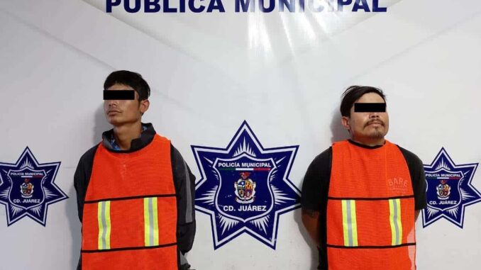 Capturan a dos hombres por desmantelar vehículo robado en la colonia Tarahumara