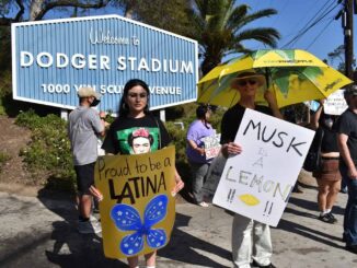 Las redadas migratorias reabren heridas de la comunidad latina hacia los Dodgers