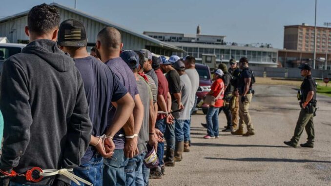 Suman mil 154 mexicanos detenidos en 111 operativos del ICE en EE.UU.: SRE