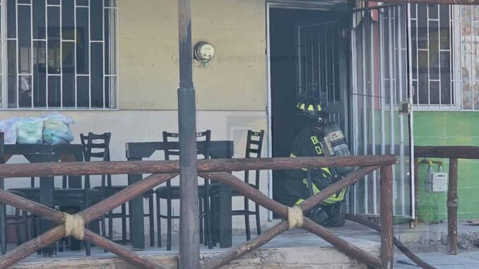 Bomberos controlan conato de incendio en restaurante cerrado en Granjas