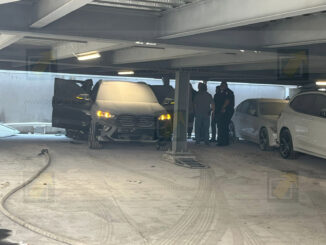 Controlan incendio en vehículo dentro de agencia automotriz del Juventud 