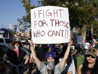 Siguen las detenciones en EE.UU. por protestas contra redadas; convocan al ‘Día Sin Reyes’