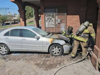 Se registra incendio vehicular en cruce de la Independencia y canal