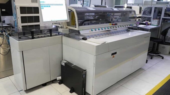 Opera nuevo equipo de laboratorio con tecnología alemana para mejorar diagnósticos en el Hospital General