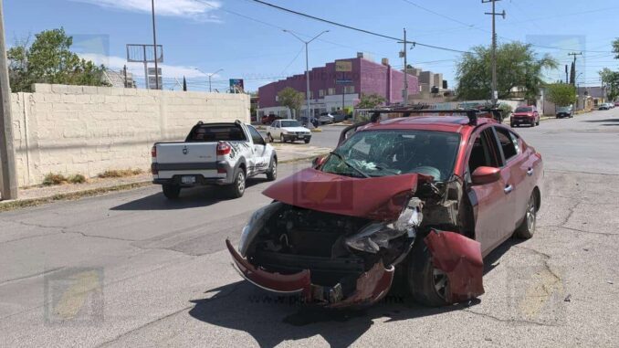 Se registra choque con lesionada por omitir un alto