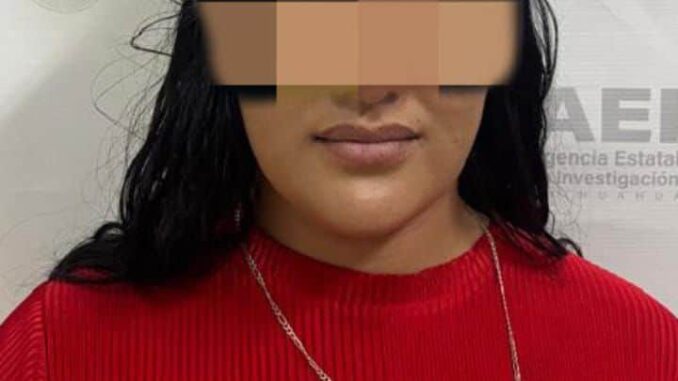 Reaprehende AEI a mujer por causar daños durante accidente vial en Parral