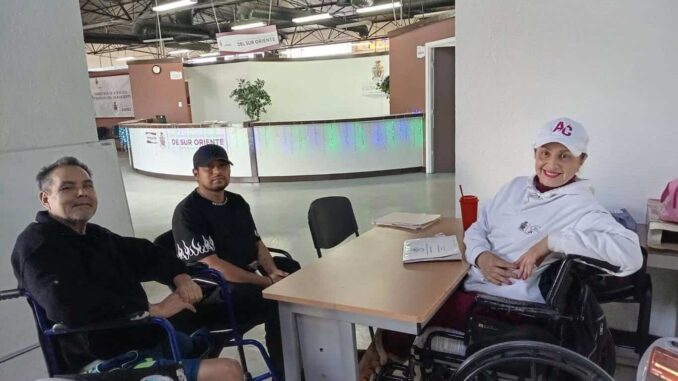 Llevan trámites y servicios a personas con discapacidad al suroriente