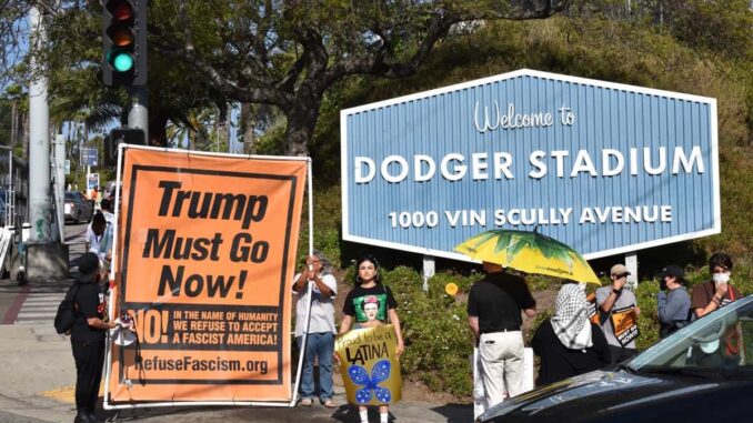 Fiscales refuerzan demanda contra las redadas del ICE en Los Ángeles