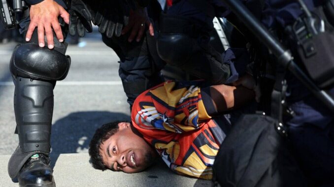 Un mes de redadas migrantes convierte a Los Ángeles en símbolo de resistencia