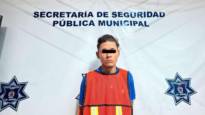 Detienen a un adolescente y a un hombre por asaltar tienda de conveniencia