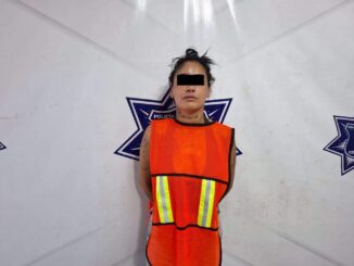 Detienen a mujer y dos adolescentes por causar daños y amenazar a su vecino