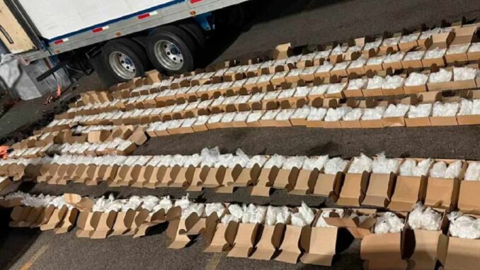 Detienen en Baja California Sur a un hombre que transportaba más de una tonelada de metanfetamina