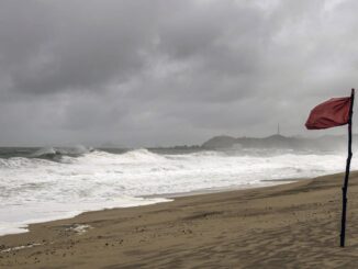 «Flossie» se debilita a huracán categoría 1 y se aleja de las costas mexicanas