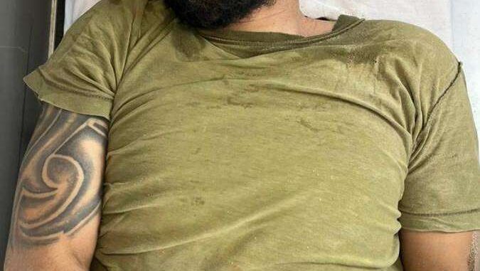 Neutralizan y arrestan a hombre por agredir a policía durante intervención