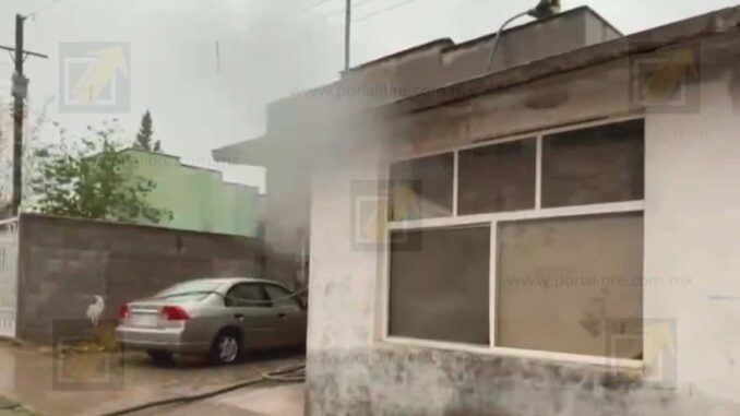 Incendio provocado por cortocircuito afecta tres viviendas en la colonia Ávalos