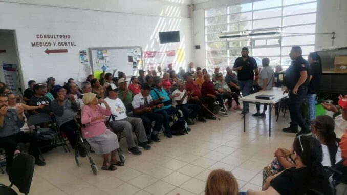 Imparten plática sobre uso adecuado de números de emergencia