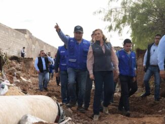 Maru Campos recorre colonias afectadas por lluvias en la ciudad de Chihuahua