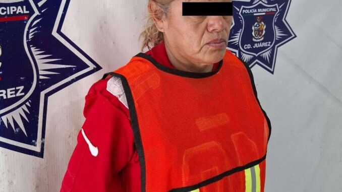 Detienen a mujer por amenazar para cobrar derecho de piso en negocio
