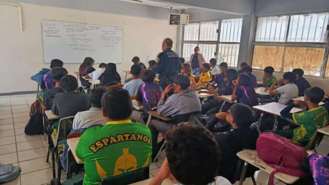 Imparten plática para prevenir violencia y delitos en secundaria