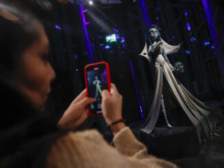 ‘El Laberinto’ de Tim Burton llega a México, una encrucijada analógica de su universo