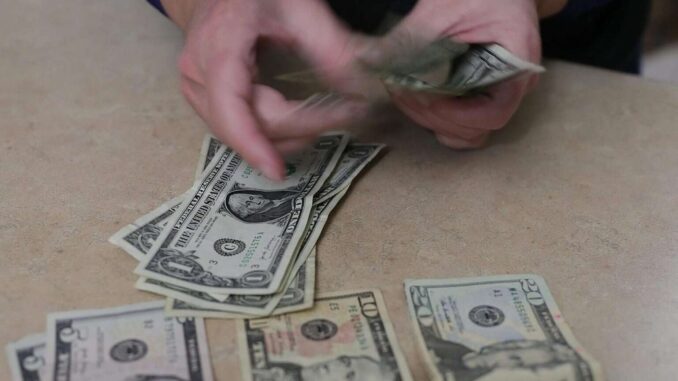 La riqueza del 1% más rico aumentó en 33.9 billones de dólares desde 2015, según Oxfam