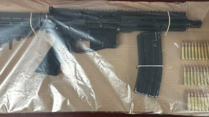 Fiscalía Zona Centro asegura dos armas de fuego en segundo cateo en domicilio de la colonia El Saucito