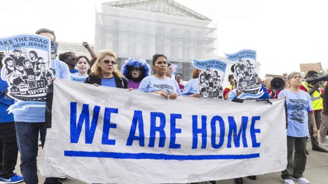 El Supremo da vía libre al Gobierno de Trump para deportar migrantes a terceros países