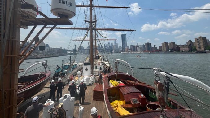 Concluye la primera fase de reparación del Buque Cuauhtémoc; lo trasladan a otro astillero