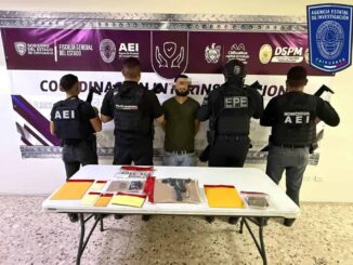 Presentan a detenido y evidencia asegurada tras cateo en El Saucito