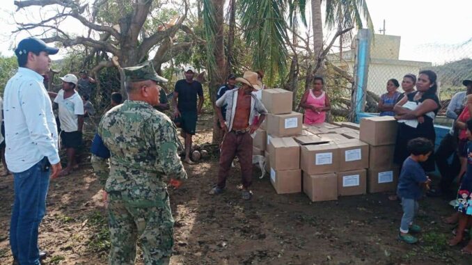 Marina auxilia a población afectada de Oaxaca por el huracán ‘Erick’