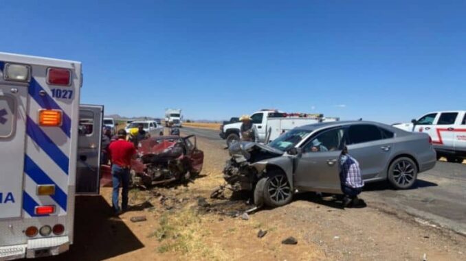 Choque frontal en carretera de Cuauhtémoc deja dos fallecidos