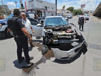 Choque deja una mujer lesionada en cruce de La Cantera y Washington