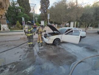 Se quema vehículo frente al Tecnológico I