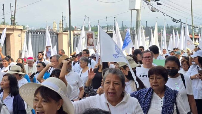 Realizan en Cuernavaca, Morelos, una caminata por la paz; miles exigen alto a la violencia en el país