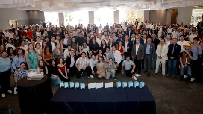 Jóvenes pieza clave para la competitividad: alcalde Bonilla a estudiantes