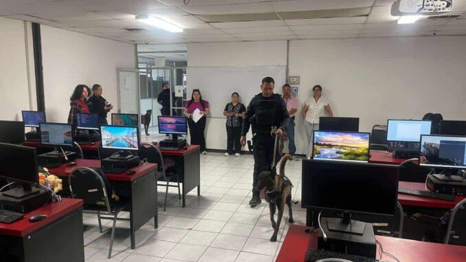 Realizan intervención en secundaria para prevenir uso de sustancias ilegales