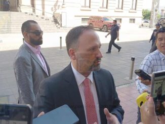 Santiago de la Peña minimiza encuestas y reafirma compromiso con su labor actual