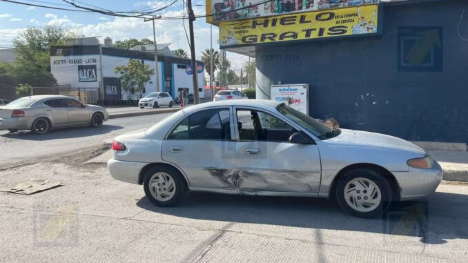 Choque con volcadura causa cierre momentáneo en avenida Colegio Militar