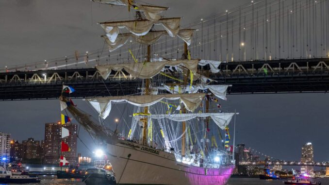 Regresan a México 180 cadetes del Buque Cuauhtémoc tras accidente de NY