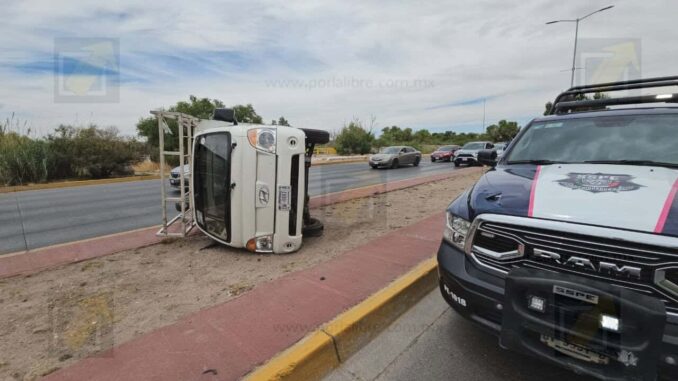 Choque múltiple en la vialidad Sacramento deja dos personas lesionadas
