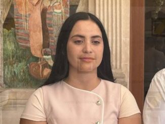 Asiste a reunión en palacio alcaldesa de Guadalupe y Calvo, niega desaparición