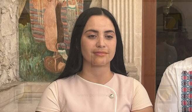 Asiste a reunión en palacio alcaldesa de Guadalupe y Calvo, niega desaparición