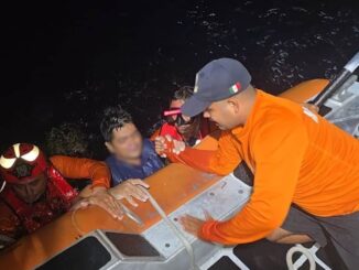 Marina rescata a tripulantes de aeronave que amerizó en costas de BCS