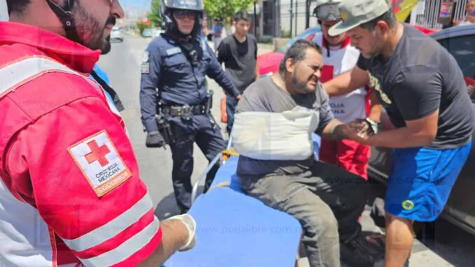 Motociclista resulta lesionado tras choque con automóvil en la avenida Juan Escutia