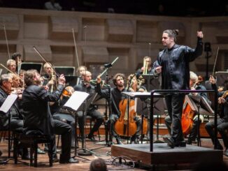Rodrigo Sámano recibe Premio del Público en el ICCR 2025