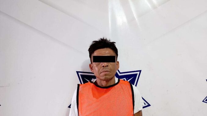 Detienen a hombre por intento de asalto en tienda de abarrotes