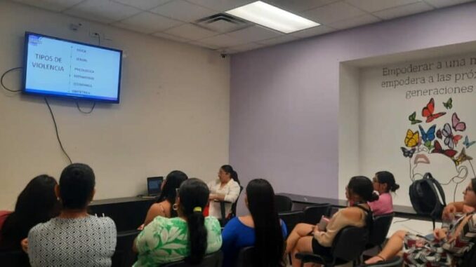 Recibe personal del Centro de Justicia para las Mujeres ¨Marisela Escobedo¨ capacitación sobre violencia laboral