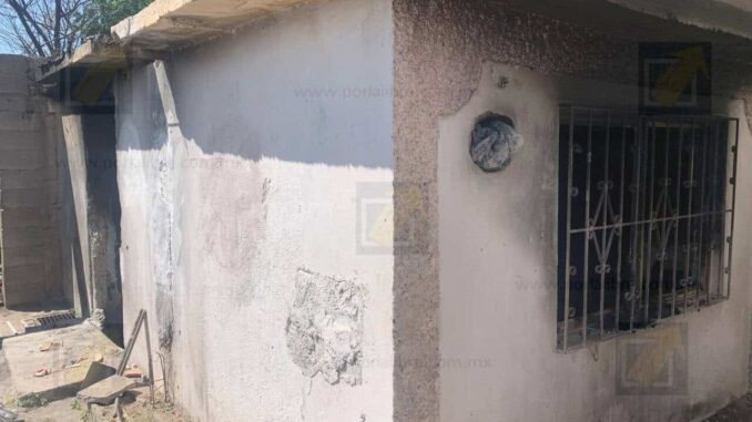 Incendio consume vivienda abandonada en la colonia 20 Aniversario